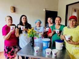 De estas diez emprendedoras, dos de ellas son maestras de primaria y el resto han dedicado su tiempo al cuidado de sus familias.